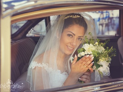 Hochzeitsauto-Vermietung - Binningen (Binningen) - Ist die Braut oder der Oldtimer schöner? Was für eine Frage! Die eine Schönheit ergänzt die Andere! - Buick Super Eight