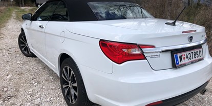 Hochzeitsauto-Vermietung - Versicherung: Haftpflicht - Oberösterreich - Lancia Flavia Cabrio, weiss,
geschlossenes Dach - Lancia Flavia Cabrio weiss