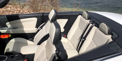 Hochzeitsauto-Vermietung - Antrieb: Benzin - Lancia Flavia Cabrio, weiss,
innen 4 Sitzer - Lancia Flavia Cabrio weiss