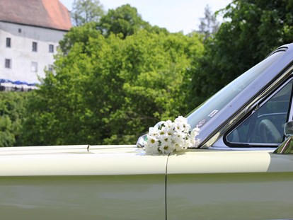Hochzeitsauto-Vermietung - Einzugsgebiet: international - Bäderdreieck - DREAMLINER Ford Thunderbird 1966