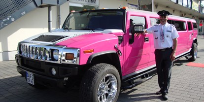 Hochzeitsauto-Vermietung - Antrieb: Benzin - Deutschland - Hummer-Stretchlimousine in weiß-pink. - Hummer 2 -Stretchlimousine weiß - pink