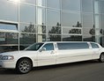 Hochzeitsauto: Lincoln Towncar 8 Pers. - Lincoln von AB VIP Limousine Vienna Mietwagen GmbH
