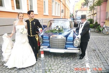 Hochzeitsauto: Diesen schönen Mercedes Oldtimer mieten Sie als Hochzeitsauto mit Chauffeur und zum Selbstfahren. - Tolle OIdtimer Hochzeitsautos mieten am Bodensee