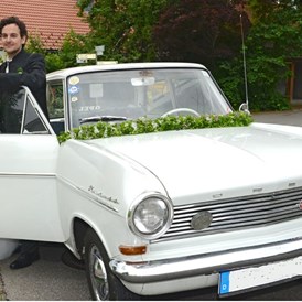 Hochzeitsauto: Auch diesen Oldtimer, den Opel Kadett, können Sie am Bodensee als Hochzeitsauto mieten.  - Tolle OIdtimer Hochzeitsautos mieten am Bodensee