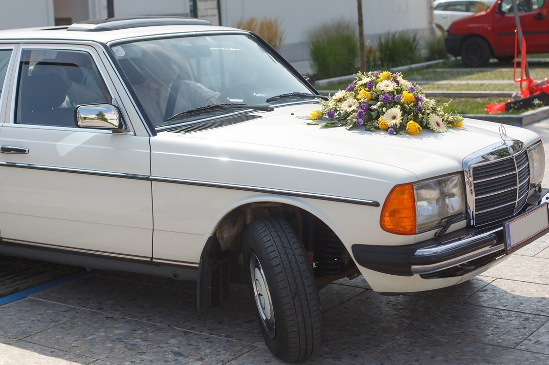 Hochzeitsauto: Mercedes Benz 1983 - W123,230E