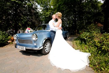 Hochzeitsfahrt-Angebot: Untergessliche Fotos vor der Trabant Stretchlimousine - Trabi-XXL Trabant Stretchlimousine