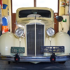 Hochzeitsauto: Packard 120
Bj. 1937
In Restauration. - Oldtimer Shuttle
