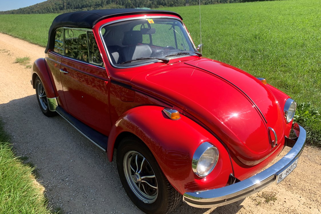 Hochzeitsauto: Mit geschlossenen Dach - VW Käfer Cabriolet rot