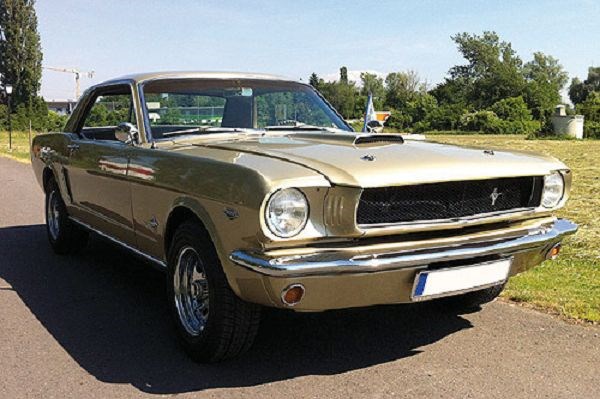 Ein Ford Mustang für die Hochzeit
