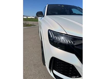 Hochzeitsauto-Vermietung - Marke: Audi - Gockhausen - Luxuriöser AUDI RSQ8 in Satin Flip Ghost Pearl für besondere Anlässe