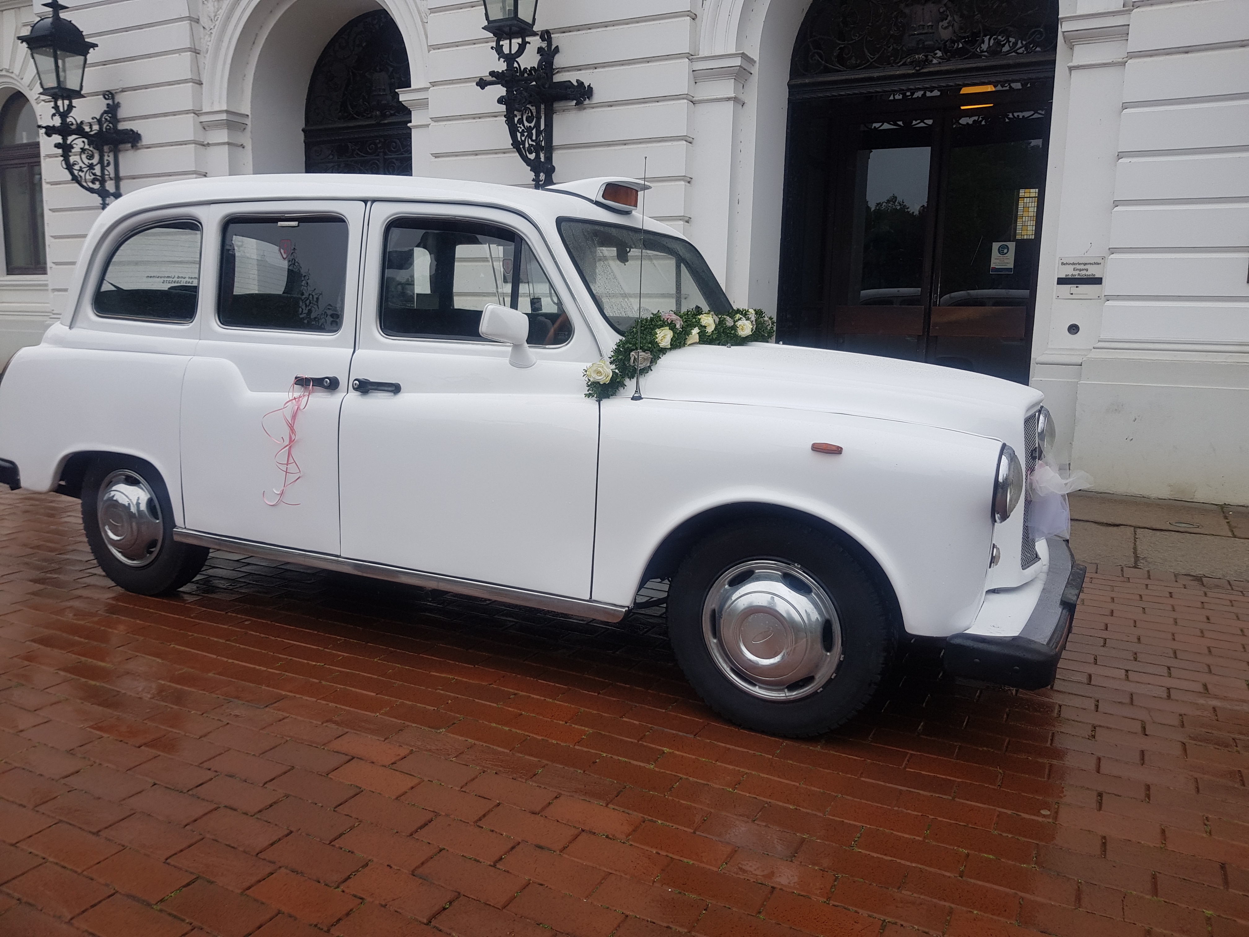 Hochzeitsauto - London Taxi in schneeweiss