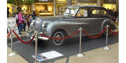 Hochzeitsauto-Vermietung - Chauffeur: nur mit Chauffeur - PLZ 20251 (Deutschland) - Bentley 1959, silber-schwarz