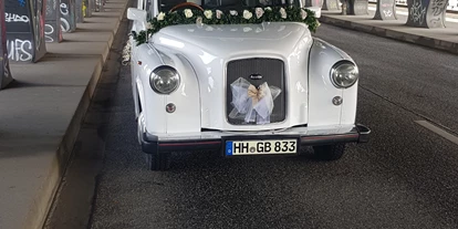 Hochzeitsauto-Vermietung - Chauffeur: nur mit Chauffeur - PLZ 20459 (Deutschland) - London Taxi in schneeweiss