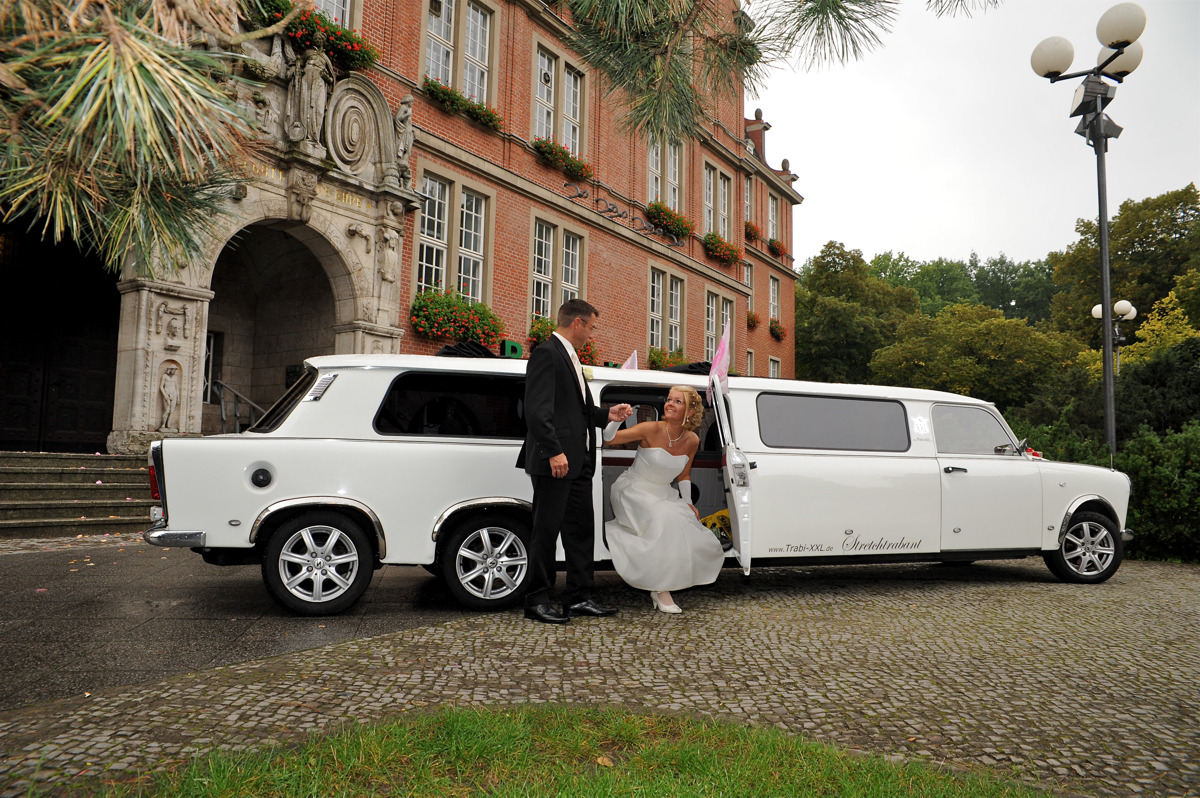 Hochzeitsauto - Die weiße XXL Trabi Stretchlimousine. Der edle und extralange Hochzeitstrabant in strahlendem weiss. - Trabant Stretchlimousinen von Trabi-XXL