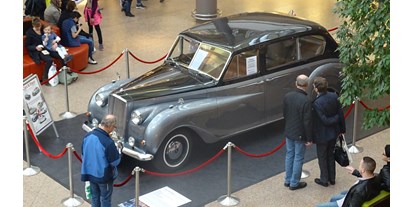 Hochzeitsauto-Vermietung - Art des Fahrzeugs: Oberklasse-Wagen - PLZ 22119 (Deutschland) - Bentley 1959, silber-schwarz