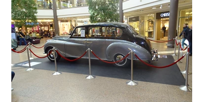 Hochzeitsauto-Vermietung - Chauffeur: nur mit Chauffeur - PLZ 20459 (Deutschland) - Bentley 1959, silber-schwarz