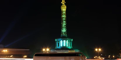 Hochzeitsauto-Vermietung - Tiere erlaubt - Waßmannsdorf - Auch bei Nacht ist die VW Stretchlimousine eine beeindruckende Erscheinung. - VW T3 Bulli Limousine von Trabi-XXL
