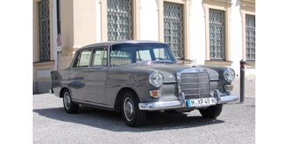 Hochzeitsauto-Vermietung - Versicherung: Teilkasko - Deutschland - Mercedes Benz 230 Heckflosse von Classic Roadster München