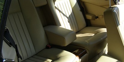 Hochzeitsauto-Vermietung - Chauffeur: Chauffeur buchbar - Mercedes Benz 300 CE