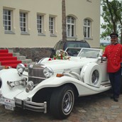 Hochzeitsauto - Lassen Sie sich mit einem " Excalibur " in Weiß zur Kirche chauffieren oder eine Geburtstagsfahrt unternehmen. - Oldtimer  " Excalibur " Cabrio