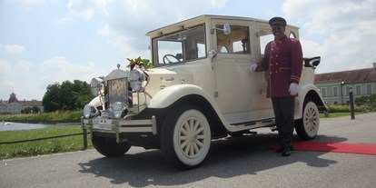 Hochzeitsauto-Vermietung - Farbe: Beige - Oldtimer "Imperial "  als Cabrio