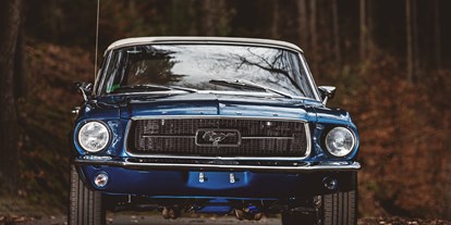 Hochzeitsauto-Vermietung - Farbe: Blau - Wetterzeube - yellowhummer Ford Mustang Oldtimer