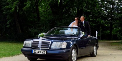 Hochzeitsauto-Vermietung - Farbe: Blau - Elbe - Mercedes-Benz E 220 Cabriolet von THULKE classic
