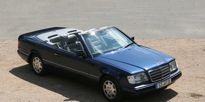 Hochzeitsauto-Vermietung - Chauffeur: nur mit Chauffeur - PLZ 38690 (Deutschland) - Mercedes-Benz E 220 Cabriolet von THULKE classic