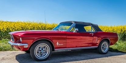 Hochzeitsauto-Vermietung - Farbe: Rot - Baden-Württemberg - yellowhummer Ford Mustang Oldtimer