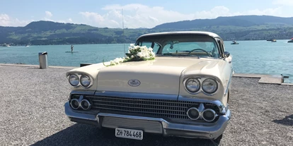 Hochzeitsauto-Vermietung - Marke: Chevrolet - Gockhausen - Chevrolet mit Blumenschmuck  - Chevy