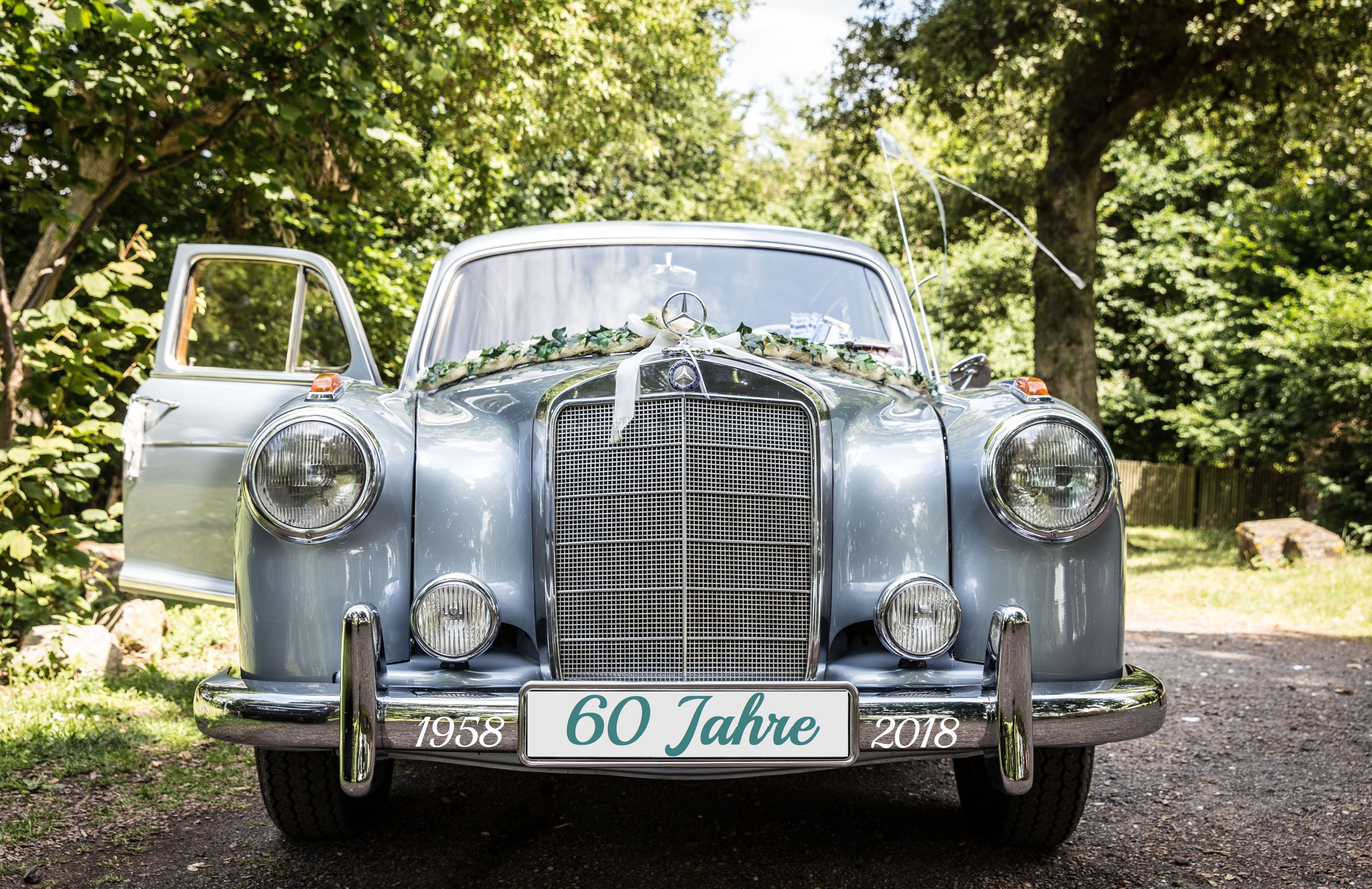 Hochzeitsauto - www.paule-ponton.de
Mercedes-Benz 220S aus dem Jahre 1958
° Hochzeitsfahrten
° Erlebnisfahrten
° Foto, Film, Events
° Der Chauffeur mit Gesang & Gitarre

Standort: 56564 Neuwied - Hochzeits-Oldtimer Paule Ponton - Mercedes-Benz Ponton 220S, 1958, Hochzeits-Oldtimer aus Neuwied Koblenz