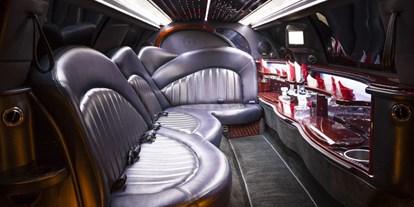 Hochzeitsauto-Vermietung - Farbe: Weiß - PLZ 44287 (Deutschland) - Luxus Lincoln Town Car Stretchlimousine
