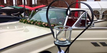 Hochzeitsauto-Vermietung - Farbe: Weiß - PLZ 52445 (Deutschland) - Ford Thunderbird 1963