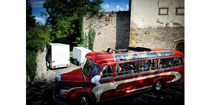 Hochzeitsauto-Vermietung - Art des Fahrzeugs: Shuttle-Bus - Ein Oldtimerbus für die ganze Hochzeitsgesellschaft. - K & K Oldtimer-Vermietung für Hochzeitsautos und Oldtimerbusse in Freiburg