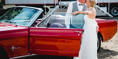 Hochzeitsauto-Vermietung - Farbe: Rot - Köln, Bonn, Eifel ... - Hochzeitsauto mieten als Ford Mustang Cabriolet. - Ford Mustang mieten
