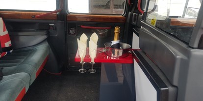 Hochzeitsauto-Vermietung - Farbe: Weiß - PLZ 22359 (Deutschland) - London Taxi Oldtimer in schneeweiss