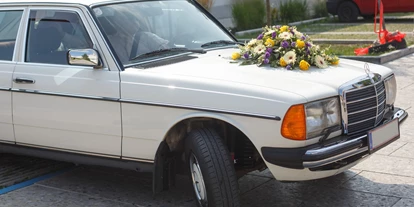 Hochzeitsauto-Vermietung - Farbe: Weiß - Dornbach (Wienerwald) - Mercedes Benz 1983 - W123,230E