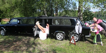 Hochzeitsauto-Vermietung - Getränke - PLZ 14167 (Deutschland) - Foto-Spass mit der Trabbi Limo - Trabant Stretchlimousinen von Trabi-XXL Trabi-XXL Trabant Stretchlimousine