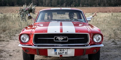 Hochzeitsauto-Vermietung - Art des Fahrzeugs: Oldtimer - Roßtal - Ford Mustang Coupé vorne - Ford Mustang Coupé von Dreamday with Dreamcar - Nürnberg