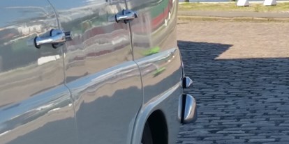 Hochzeitsauto-Vermietung - Marke: Mercedes Benz - In Hamburg, Blick auf den Hafen - Oldtimer Fahrdienst
