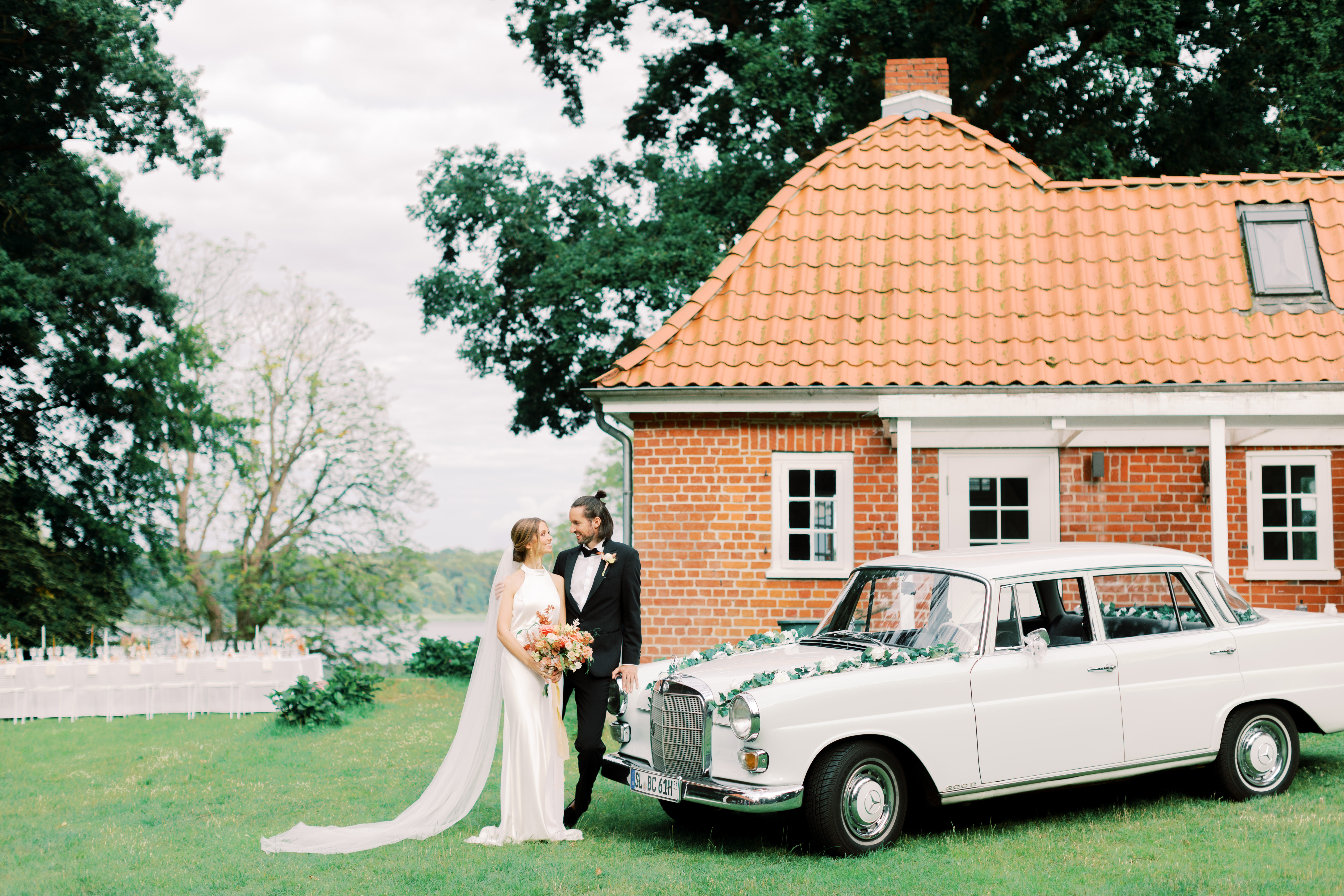 Hochzeitsauto - Mercedes 200D Heckflosse