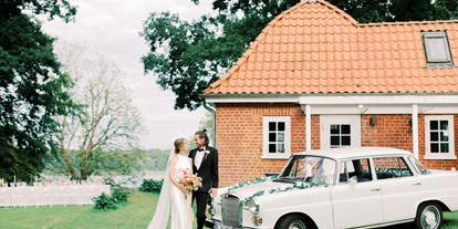 Hochzeitsauto-Vermietung - Farbe: Weiß - PLZ 24955 (Deutschland) - Mercedes 200D Heckflosse