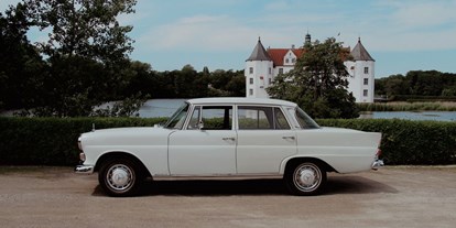 Hochzeitsauto-Vermietung - Farbe: Weiß - Deutschland - Mercedes 200D Heckflosse