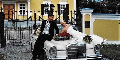 Hochzeitsauto-Vermietung - Antrieb: Benzin - Auch beim Fototermin eine gute Figur - Martin Schlund