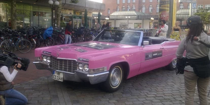 Hochzeitsauto-Vermietung - Art des Fahrzeugs: Oldtimer - PLZ 22391 (Deutschland) - Pink Cadillac Cabrio 1969