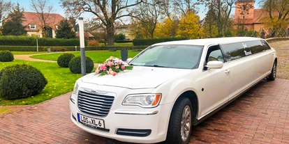 Hochzeitsauto-Vermietung - Art des Fahrzeugs: Oberklasse-Wagen - Groß Kienitz - weiße CHRYSLER 300 c Stretchlimousine