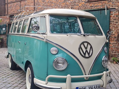 Hochzeitsauto-Vermietung - Art des Fahrzeugs: Oldtimer - Titz - Dein Hochzeitsauto VW T1 Samba Bus türkis-weiss BJ 1968 