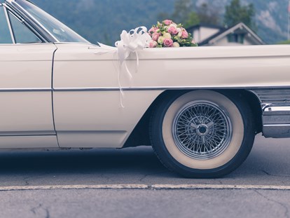 Hochzeitsauto-Vermietung - Farbe: Weiß - St. Gallen - Oldtimer-Traumfahrt - Cadillac Deville Cabriolet, Jg. 1964