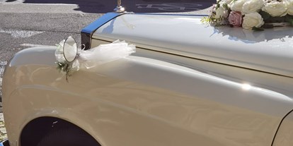 Hochzeitsauto-Vermietung - Chauffeur: Chauffeur buchbar - Deutschland - Weisser Rolls Royce Silver Cloud