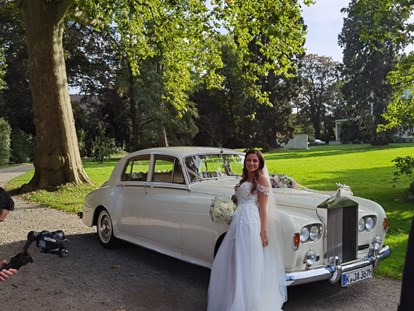 Hochzeitsauto-Vermietung - Chauffeur: Chauffeur buchbar - Erpel - Weisser Rolls Royce Silver Cloud